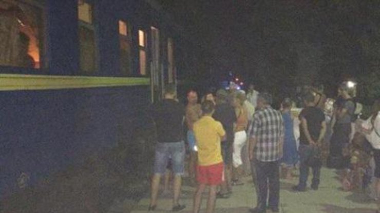 v-zaporozhe-ischut-bombu-v-poezde_rect_4212270e92f51ff087a4ec601b75292a