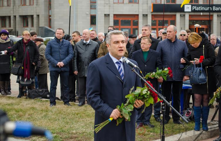 odessa_na_otkritii_pamyatnika_nebesnoy_sotne_proizoshla_potasovka_2905