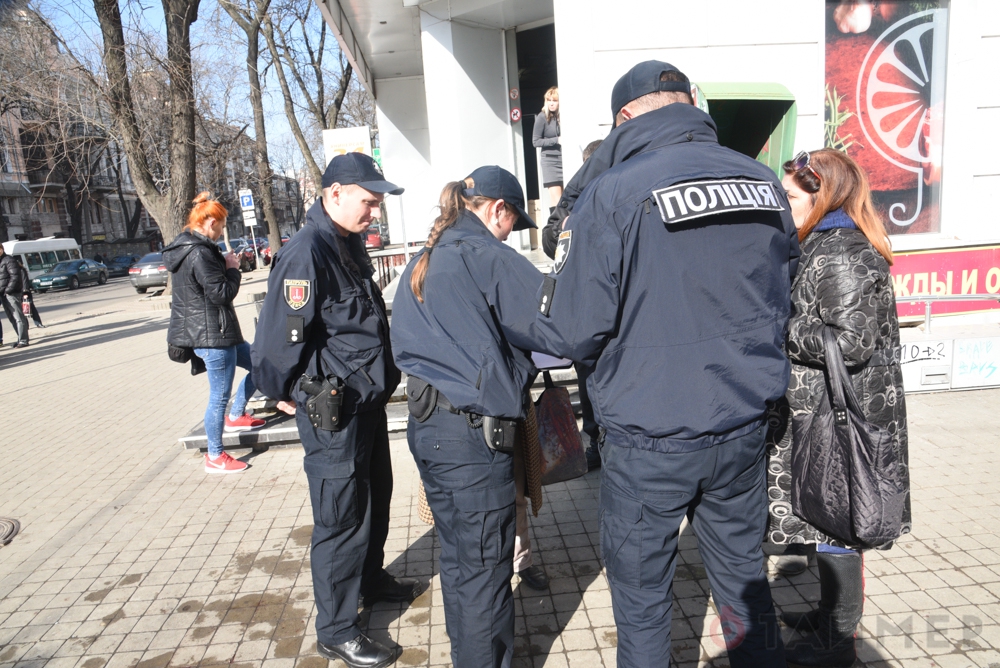 sotrudniki_magazina_v_tsentre_odessi_silno_izbili_vora_7563