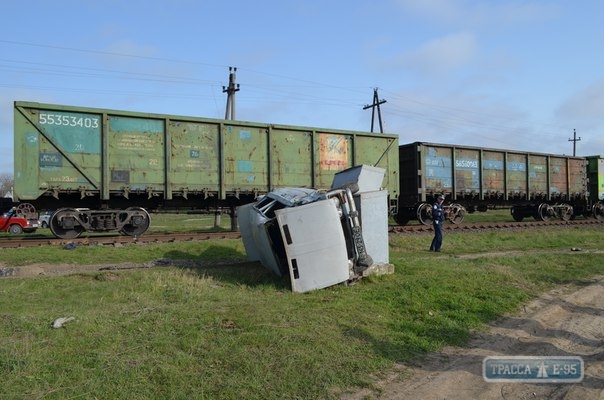 80418-avtomobilj-popal-pod-kolesa-poezda-v-izmailjskom-rajone-postradali-3-cheloveka-big