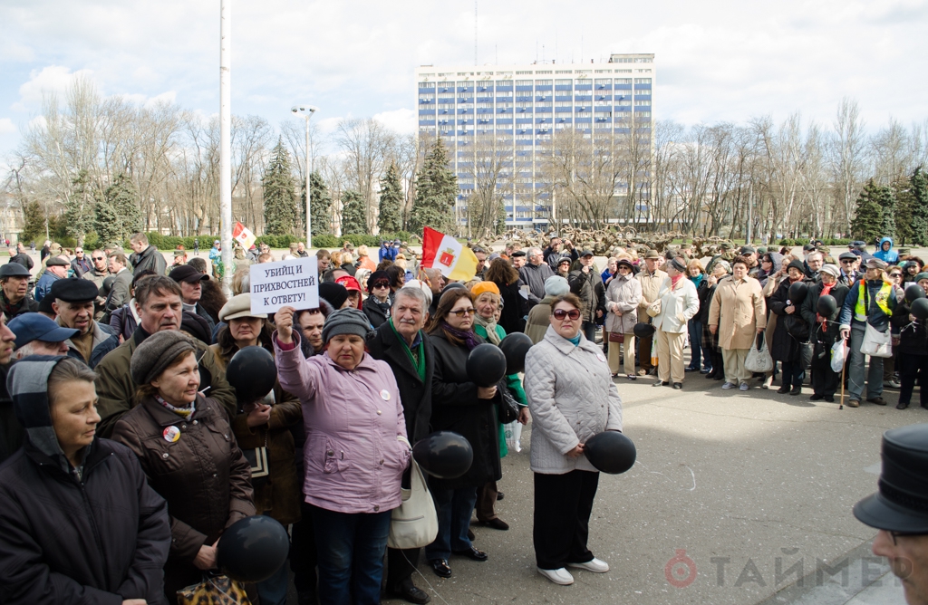 na_kulikovom_pole_neizvestnie_v_maskah_napali_na_aktivistov_5088