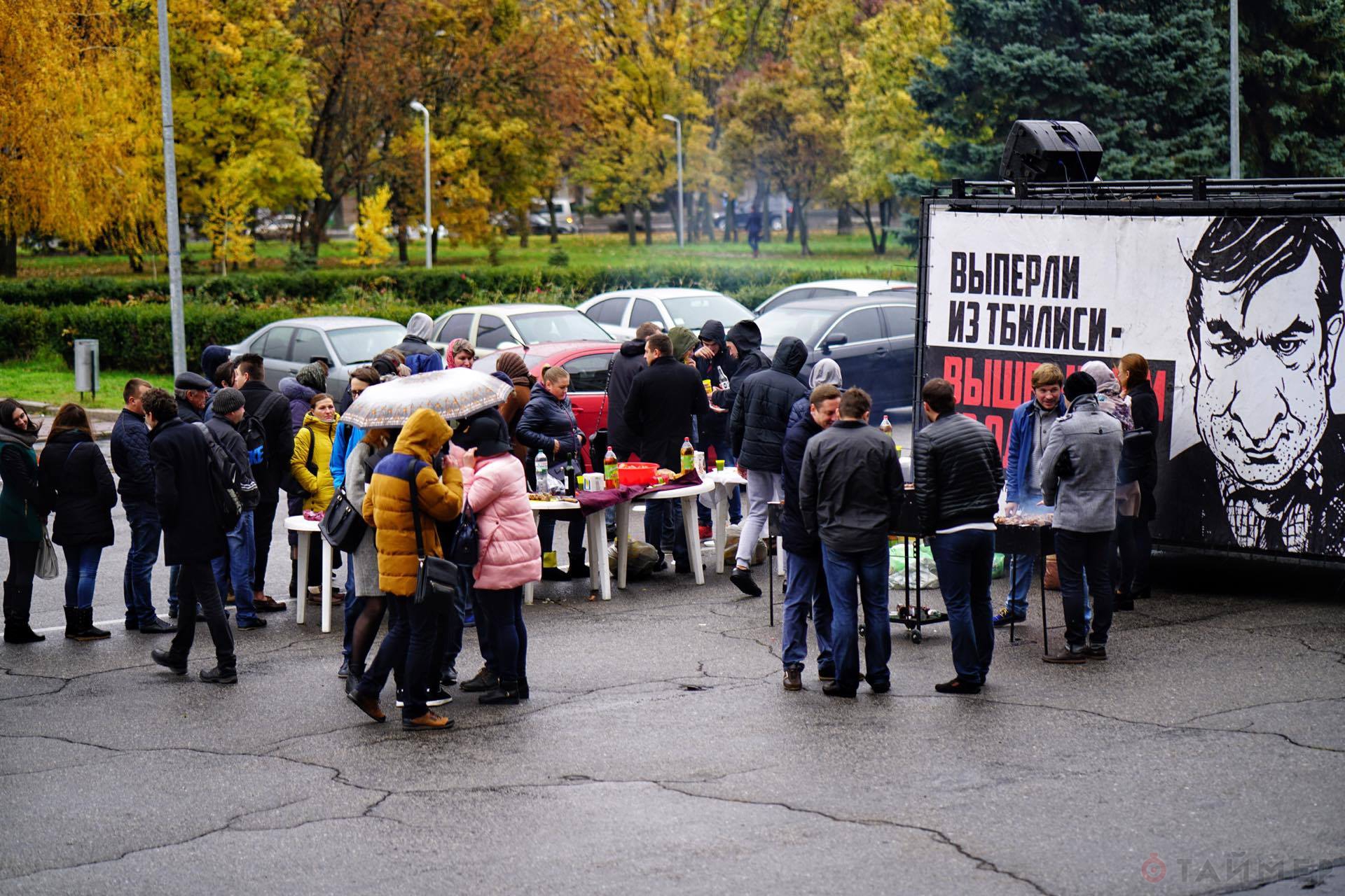 odessiti_ustroili_provodi_saakashvili_pod_oblgosadministratsiey_6927