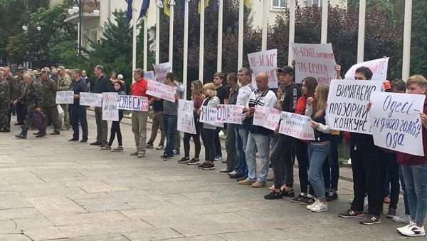 kiev_aktivist_ubiytsa_vozglavil_protest_dvuh_desyatkov_chelovek_protiv_buduschego_odesskogo_gubernatora_8404-Cropped.jpg