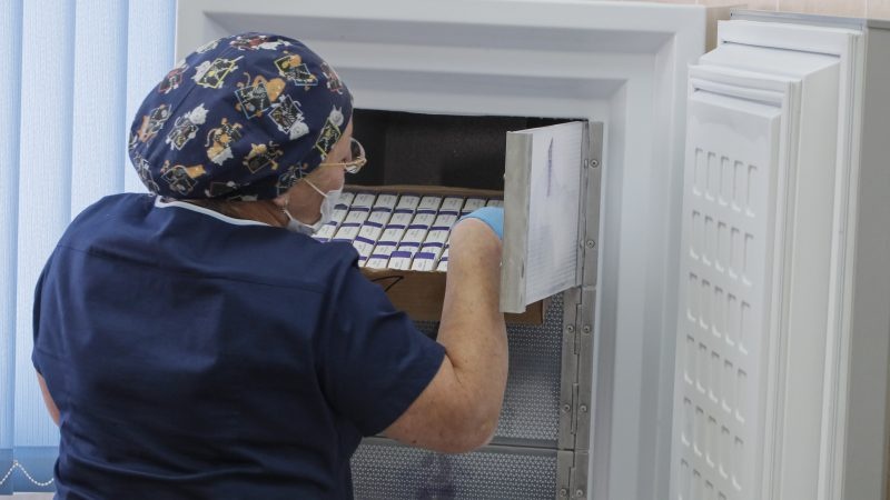 Vaccine-refrigerator-Russia-800x450-Cropped.jpg