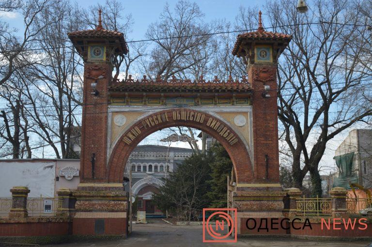 Завод Шампанских вин, вход