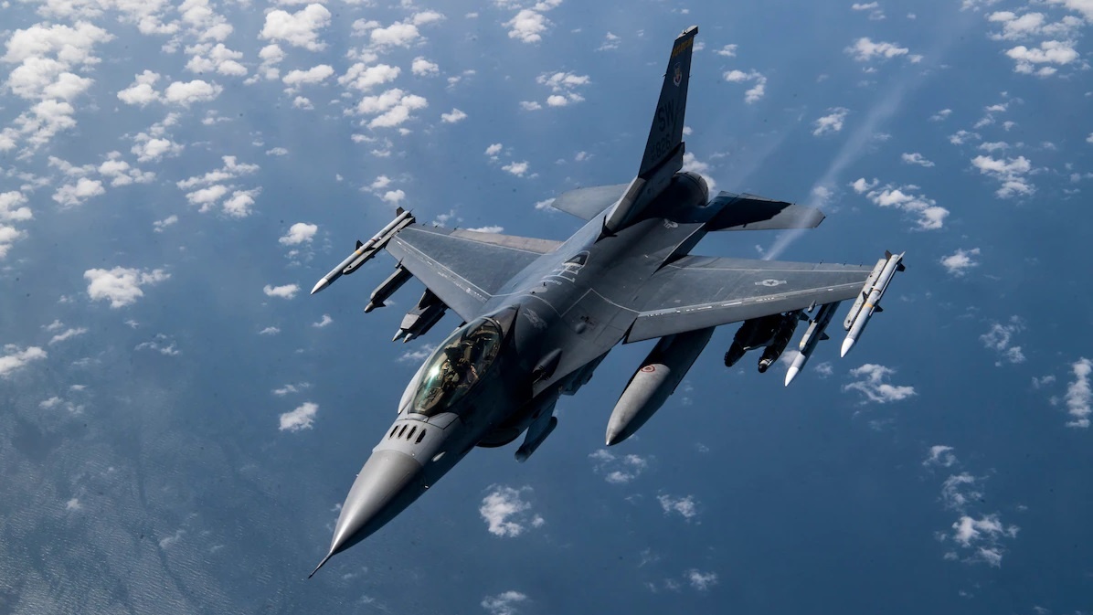 F-16-Fighting-Falcon-Cropped.jpg