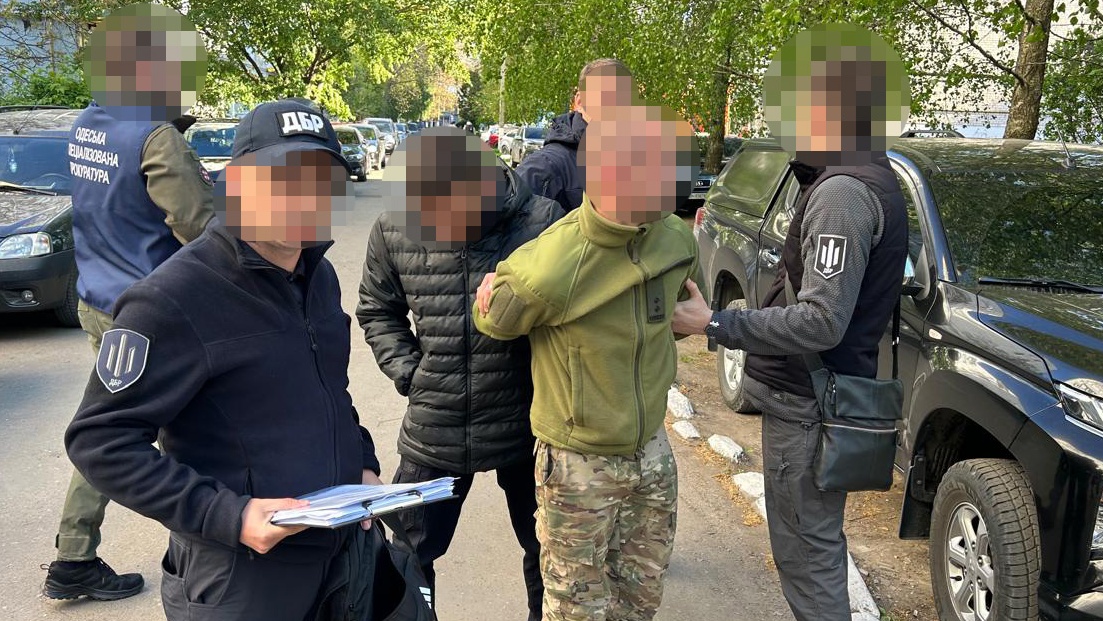 na-odeshhini-dbr-vikrilo-posadovcya-vijskovoi-chastini-yakij-vidpraviv-bijciv-robiti-jomu-remont-kvartiri-zamist-sluzhbi-na-peredovij-3-Cropped.jpg