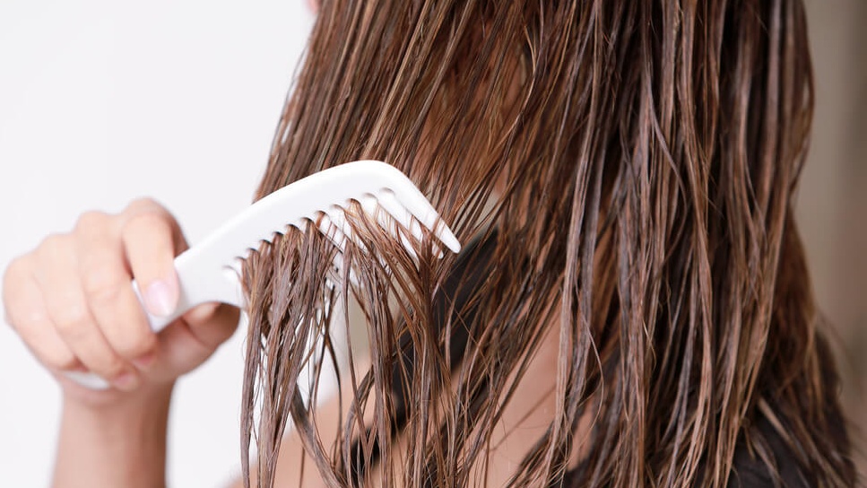 comb-hair-with-wide-tooth-comb-Cropped.jpg