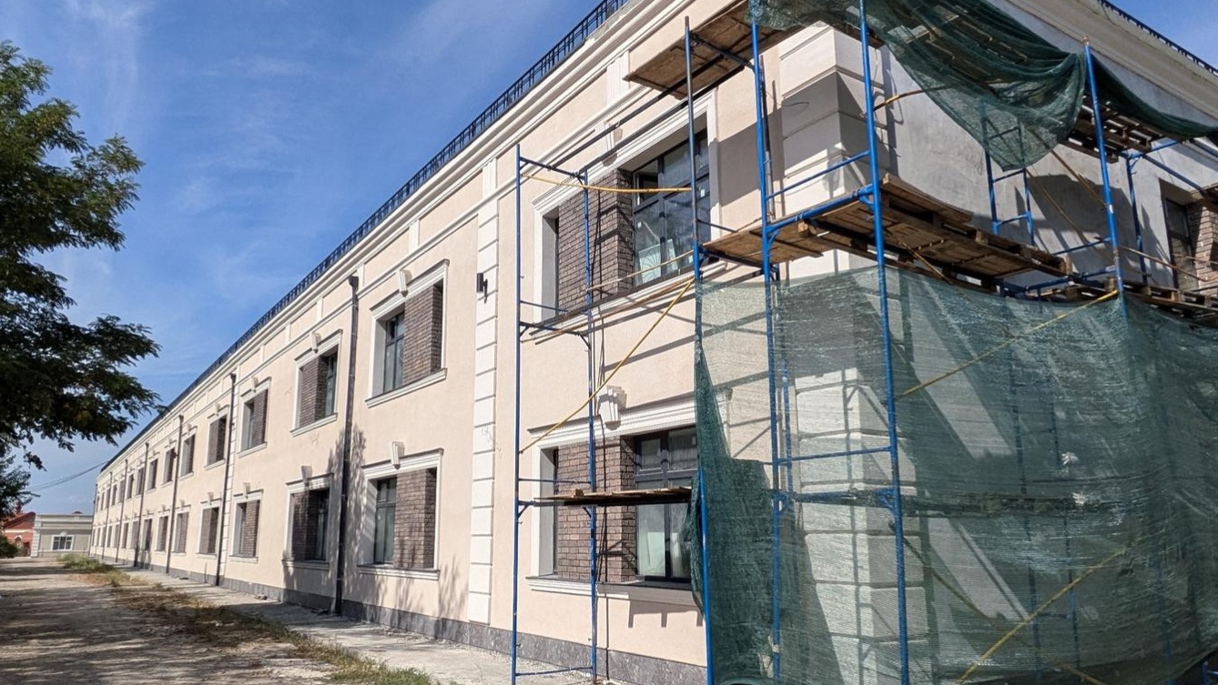 128645-Cropped.jpg
