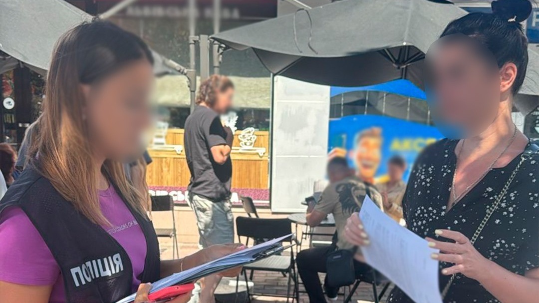 v82_838953c42ff8d373fe2a9351c80a541f-Cropped.jpg