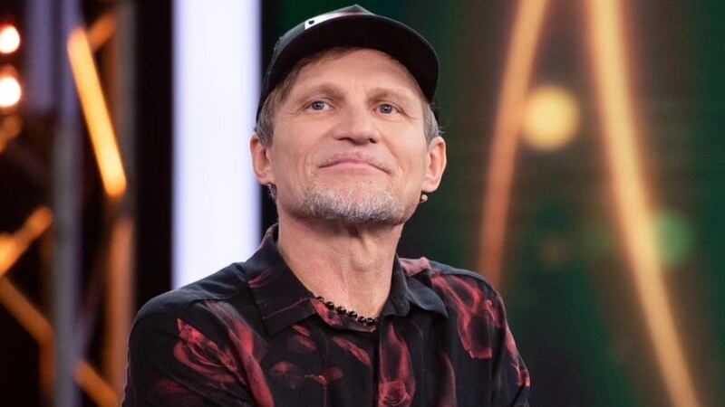 24_main-v1761143400-Cropped.jpg