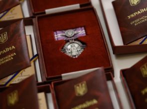 Зеленский отметил труд двух одесских врачей